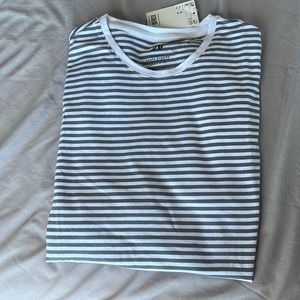 H&M Slim Fit Coupe Etroite striped t-shirt. Size Medium for Men. grey and white